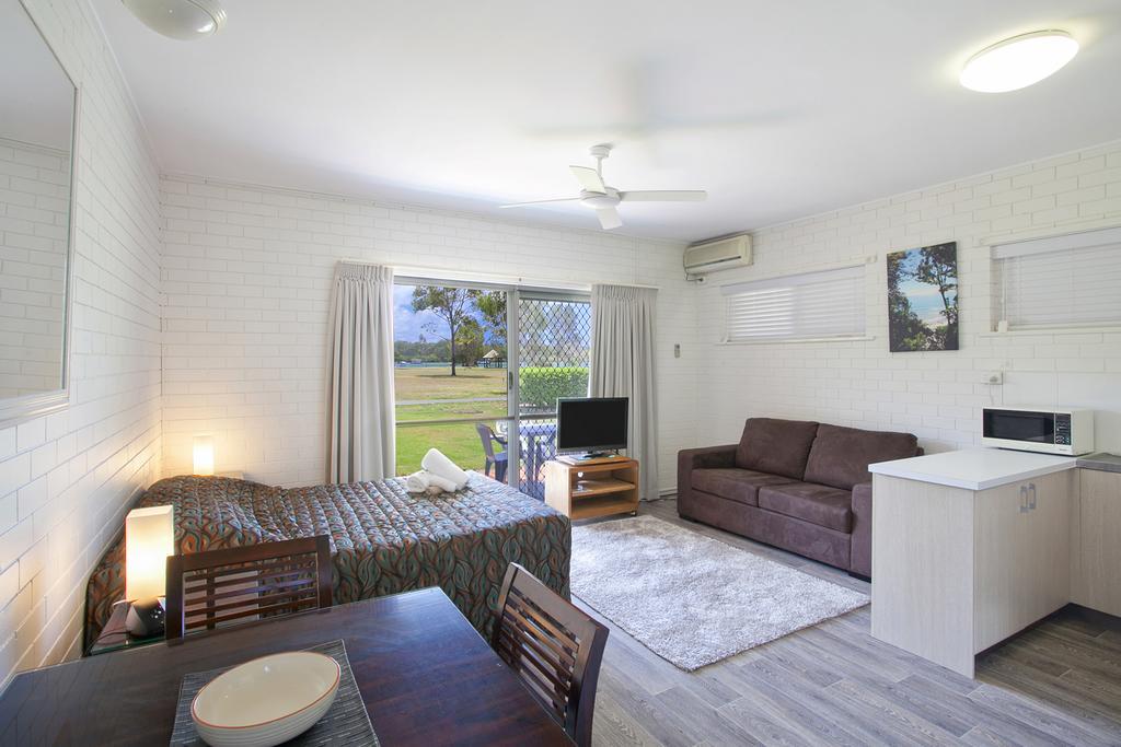 Regency Waterfront Noosa Aparthotel Noosaville Bagian luar foto