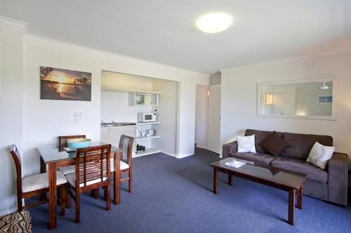 Regency Waterfront Noosa Aparthotel Noosaville Bagian luar foto