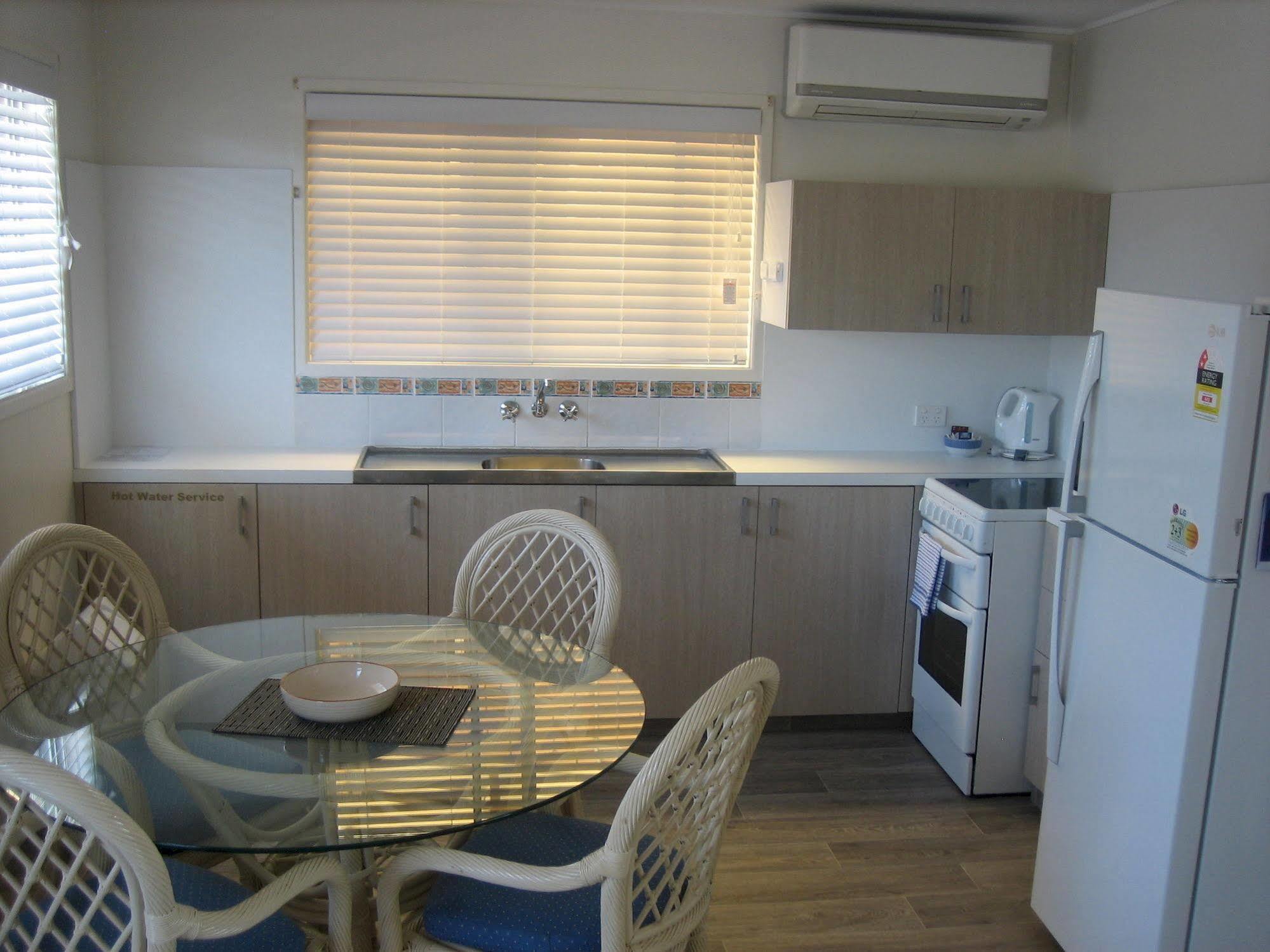 Regency Waterfront Noosa Aparthotel Noosaville Bagian luar foto